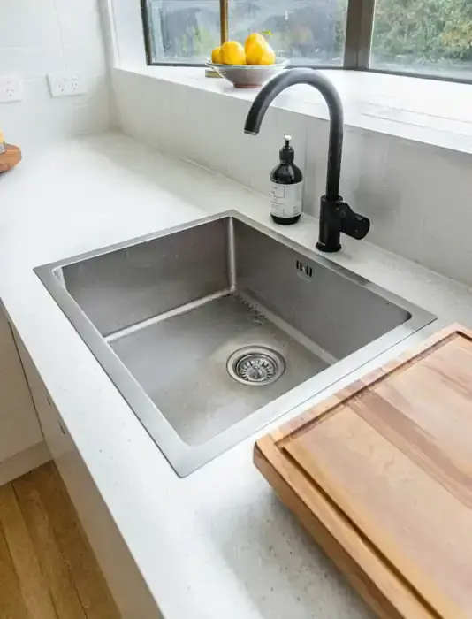 Kitchen sink and tap plumbing