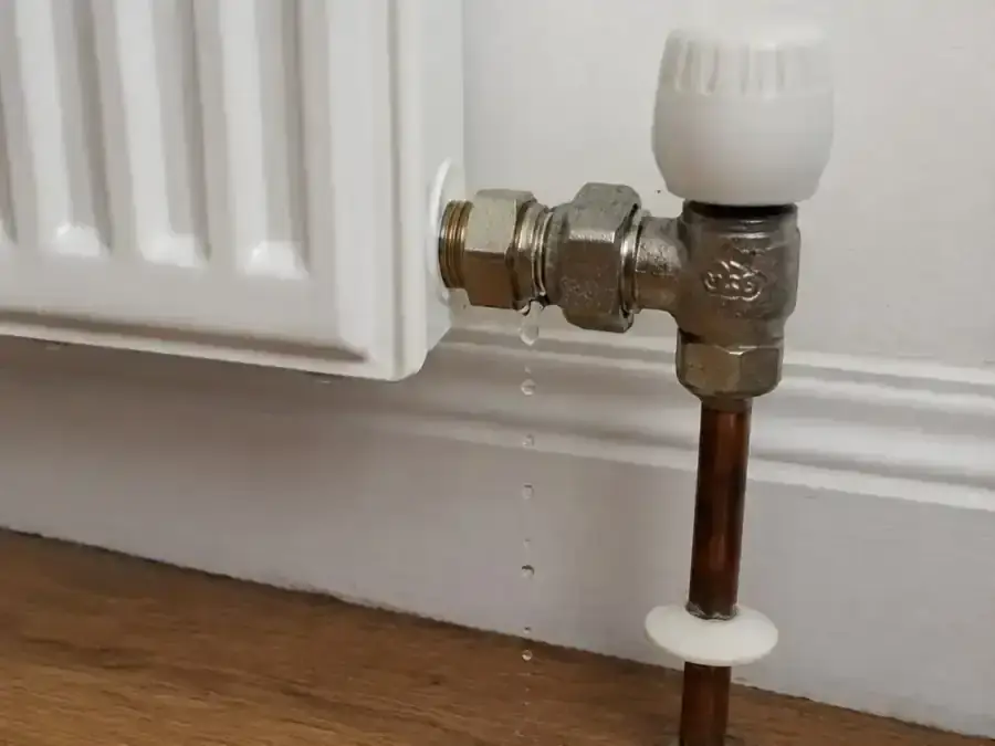 Dripping radiator union